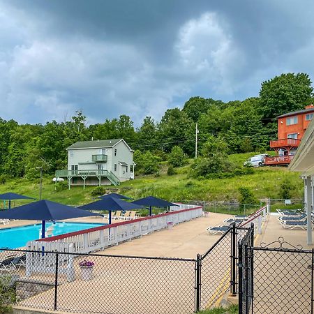 Premier Cozy Cabin - Free Amenities & Comm Indoor Pools ブッシュキル エクステリア 写真