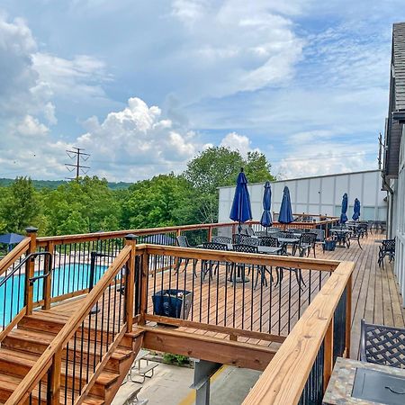 Premier Cozy Cabin - Free Amenities & Comm Indoor Pools ブッシュキル エクステリア 写真