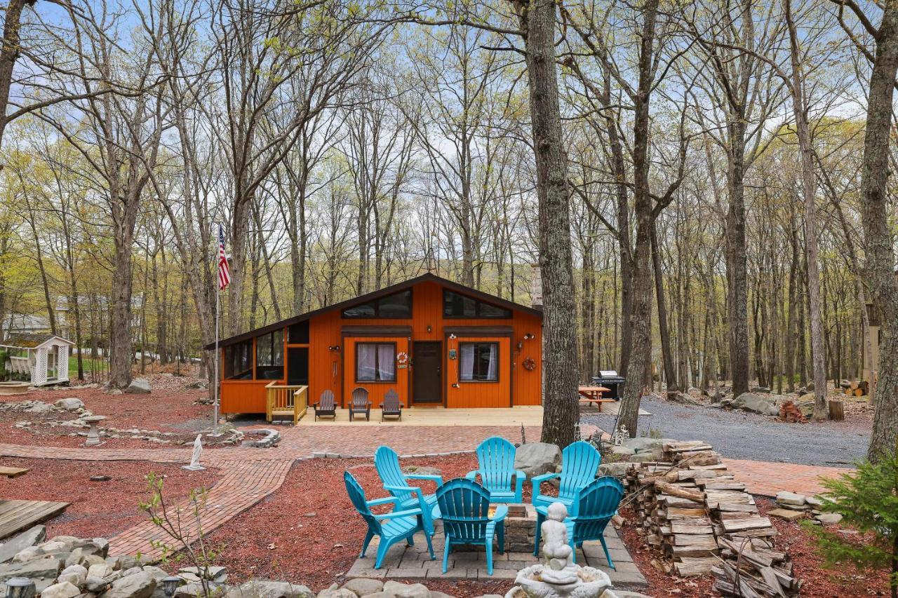 Premier Cozy Cabin - Free Amenities & Comm Indoor Pools ブッシュキル エクステリア 写真