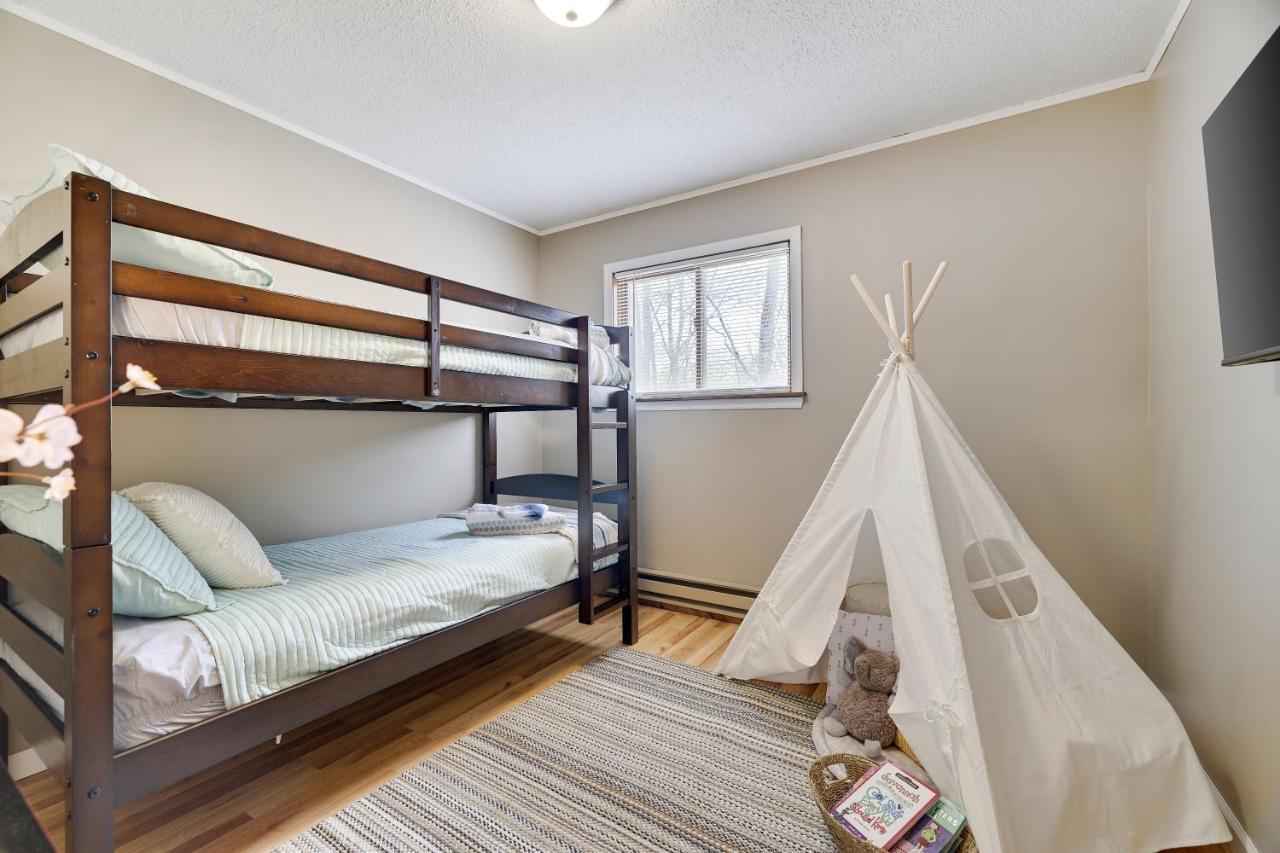 Premier Cozy Cabin - Free Amenities & Comm Indoor Pools ブッシュキル エクステリア 写真