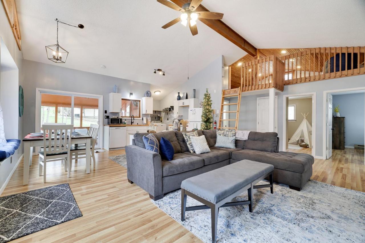 Premier Cozy Cabin - Free Amenities & Comm Indoor Pools ブッシュキル エクステリア 写真