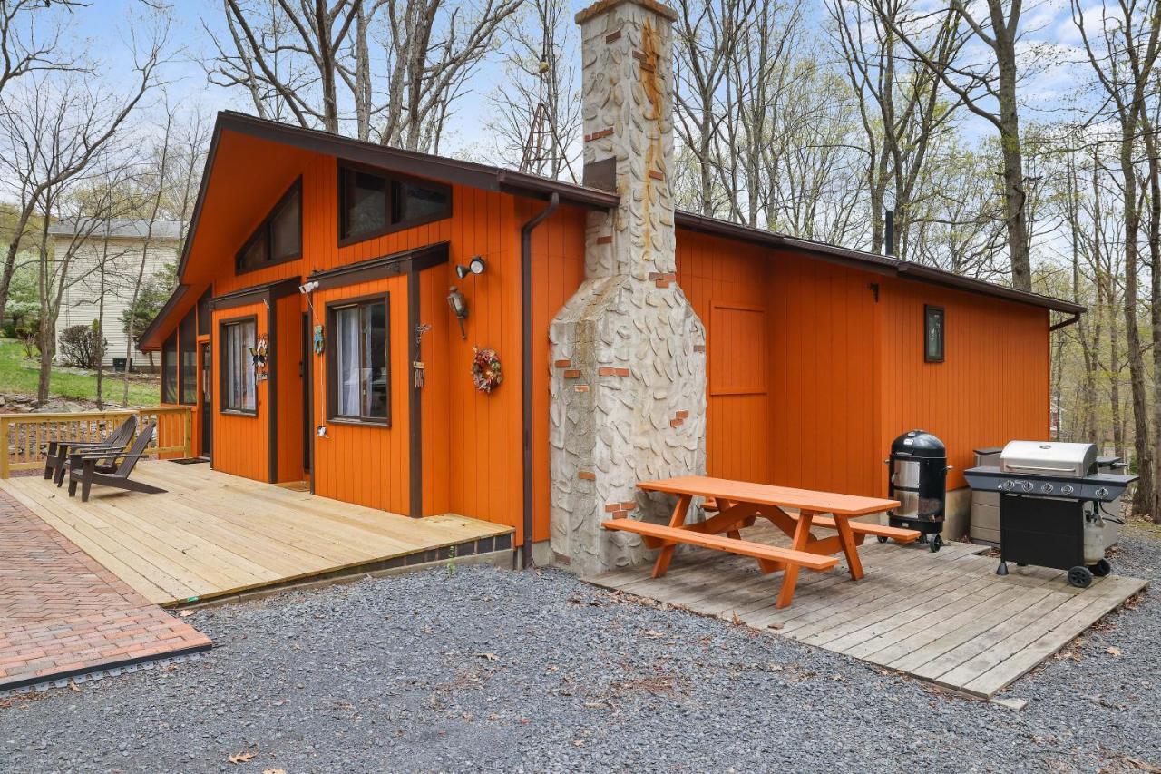 Premier Cozy Cabin - Free Amenities & Comm Indoor Pools ブッシュキル エクステリア 写真