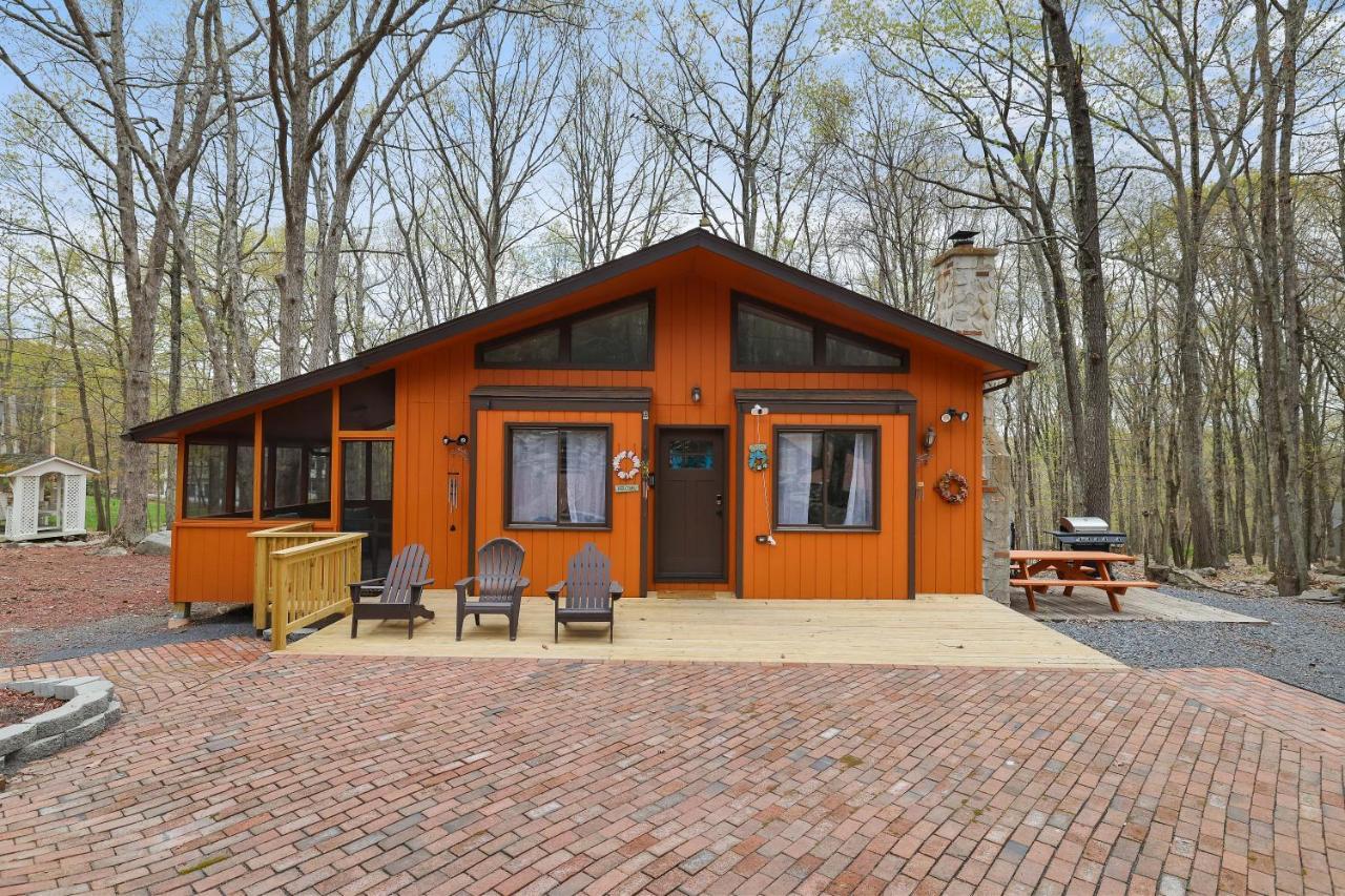 Premier Cozy Cabin - Free Amenities & Comm Indoor Pools ブッシュキル エクステリア 写真