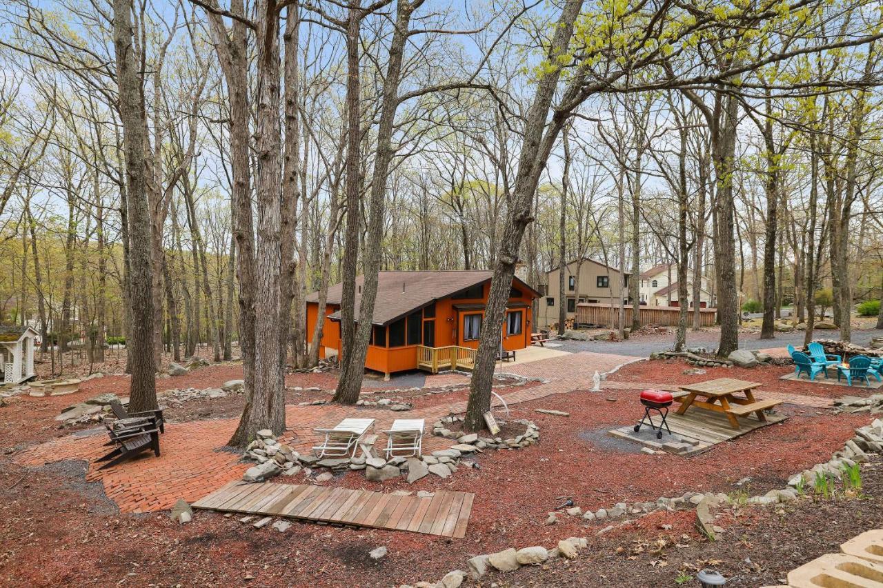 Premier Cozy Cabin - Free Amenities & Comm Indoor Pools ブッシュキル エクステリア 写真