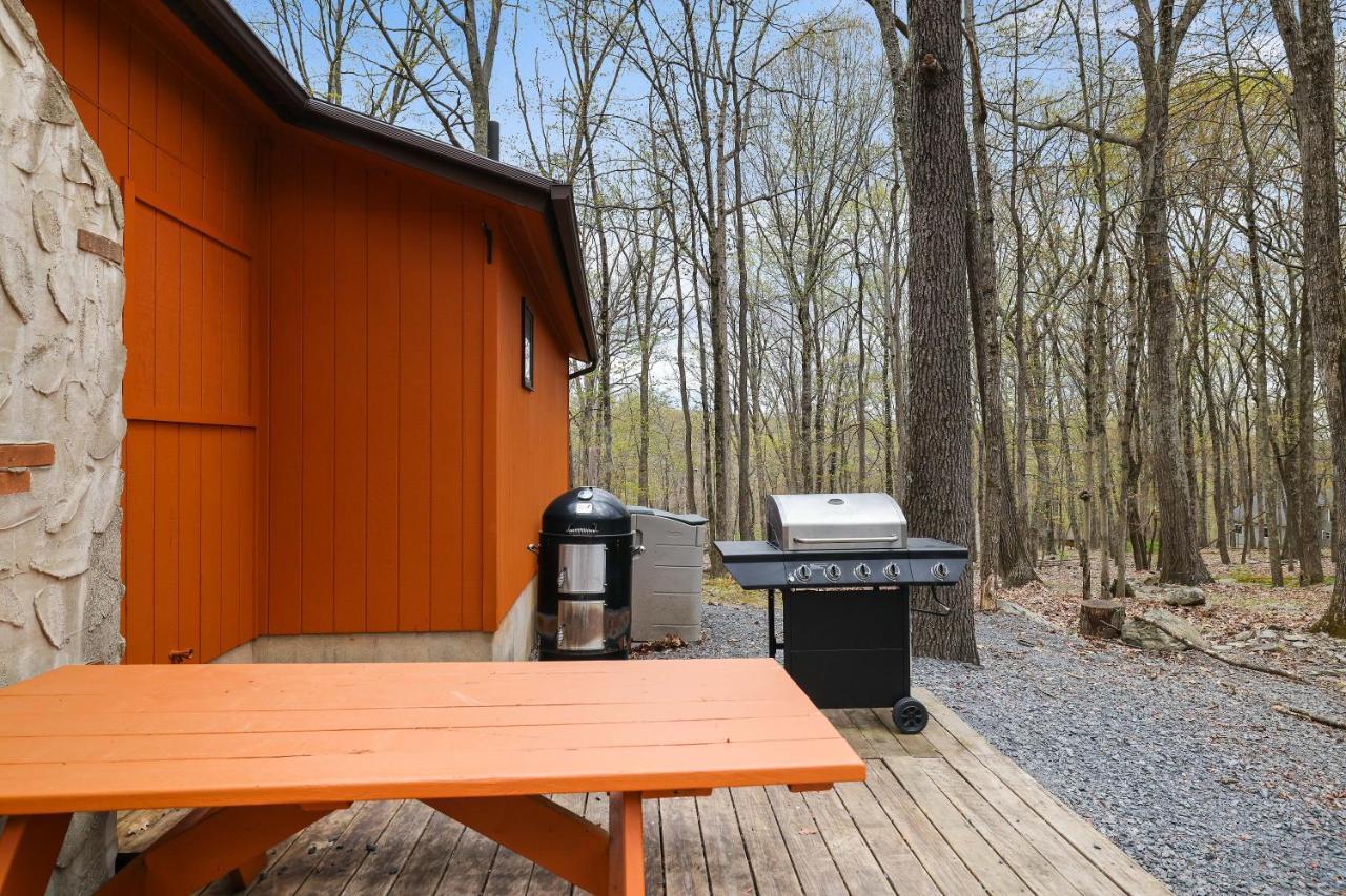 Premier Cozy Cabin - Free Amenities & Comm Indoor Pools ブッシュキル エクステリア 写真