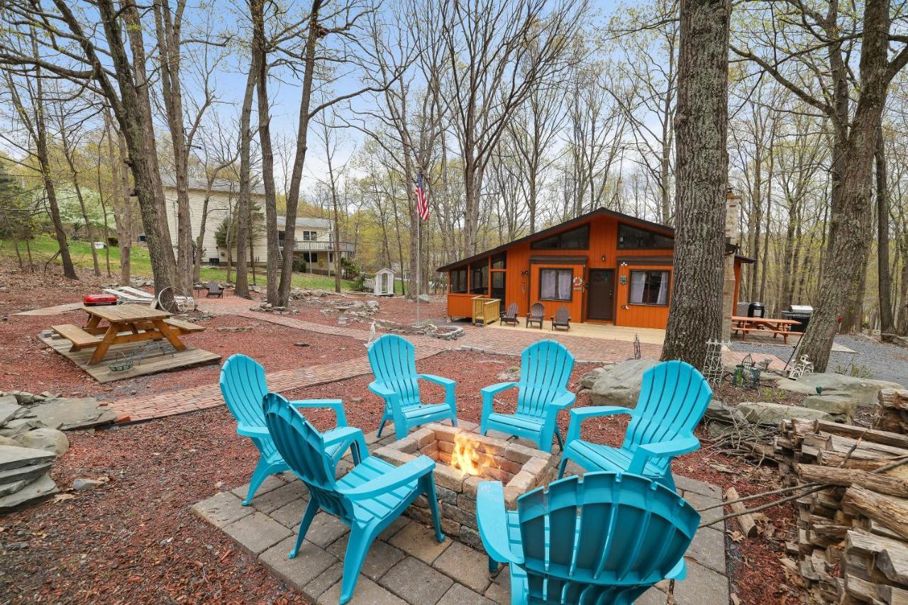 Premier Cozy Cabin - Free Amenities & Comm Indoor Pools ブッシュキル エクステリア 写真