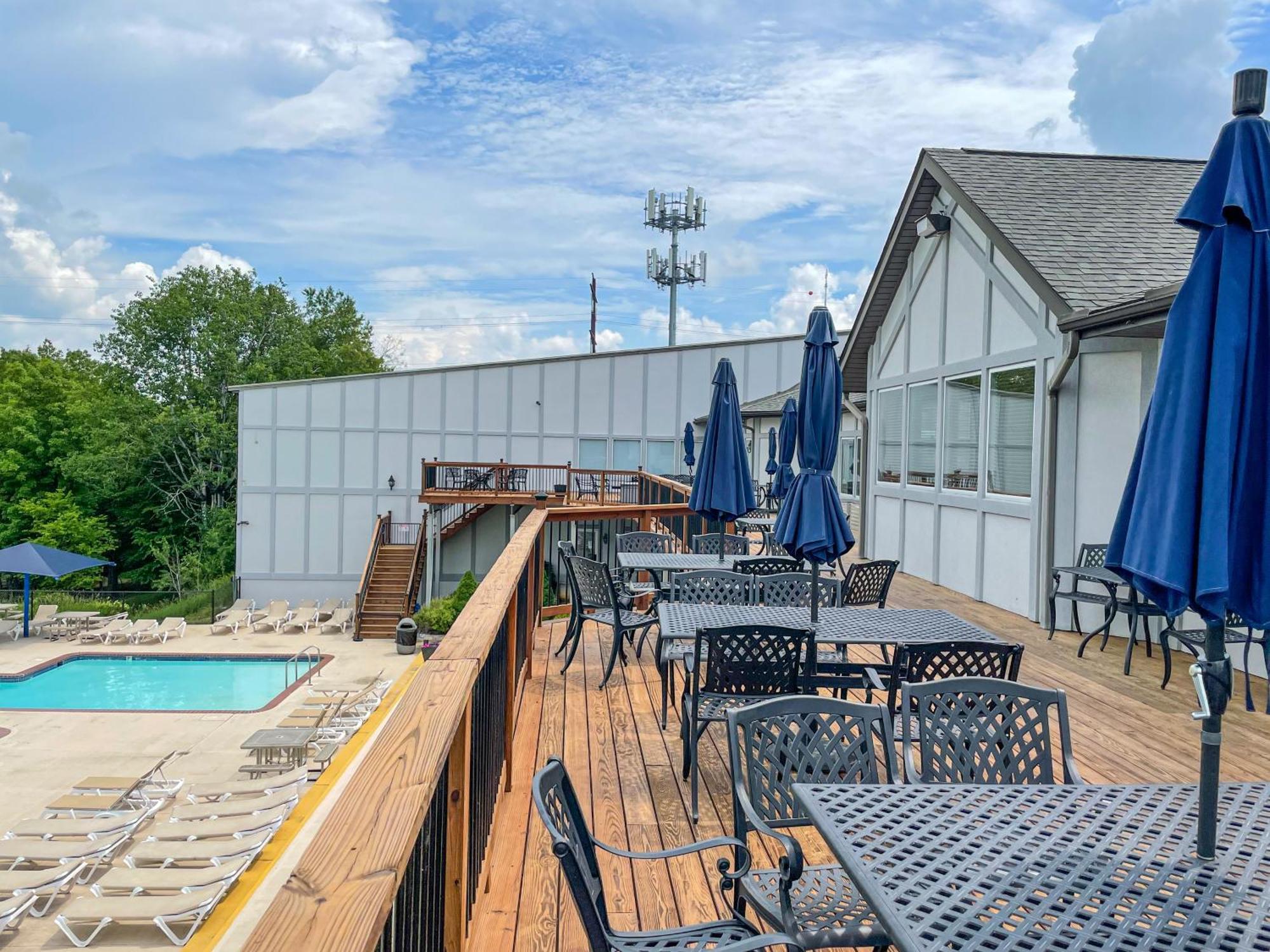 Premier Cozy Cabin - Free Amenities & Comm Indoor Pools ブッシュキル エクステリア 写真