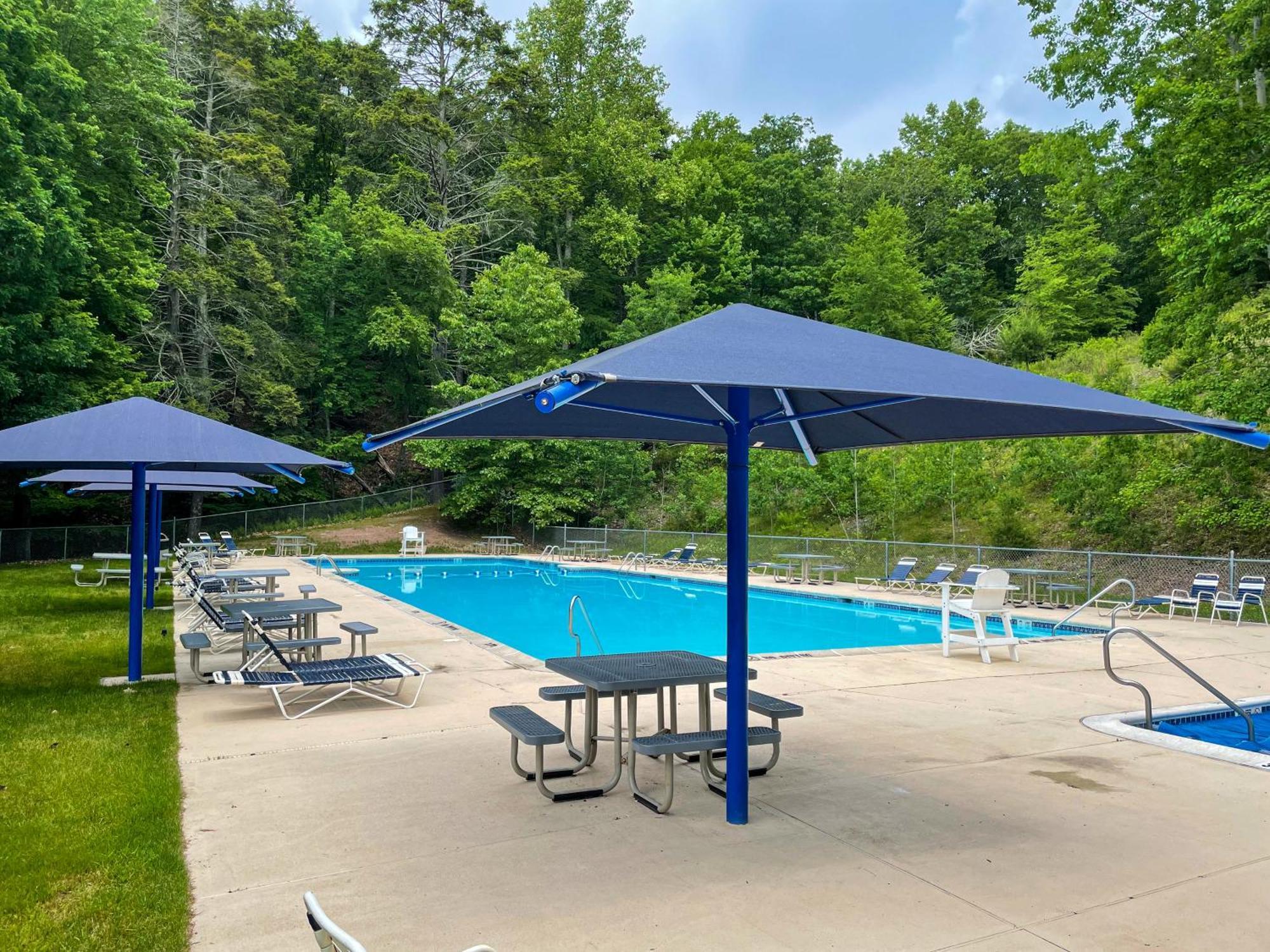 Premier Cozy Cabin - Free Amenities & Comm Indoor Pools ブッシュキル エクステリア 写真