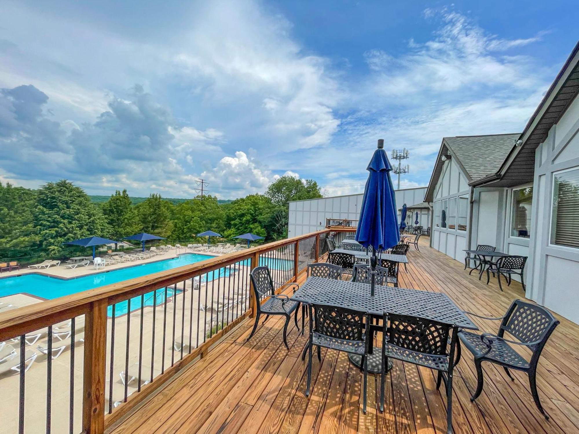Premier Cozy Cabin - Free Amenities & Comm Indoor Pools ブッシュキル エクステリア 写真