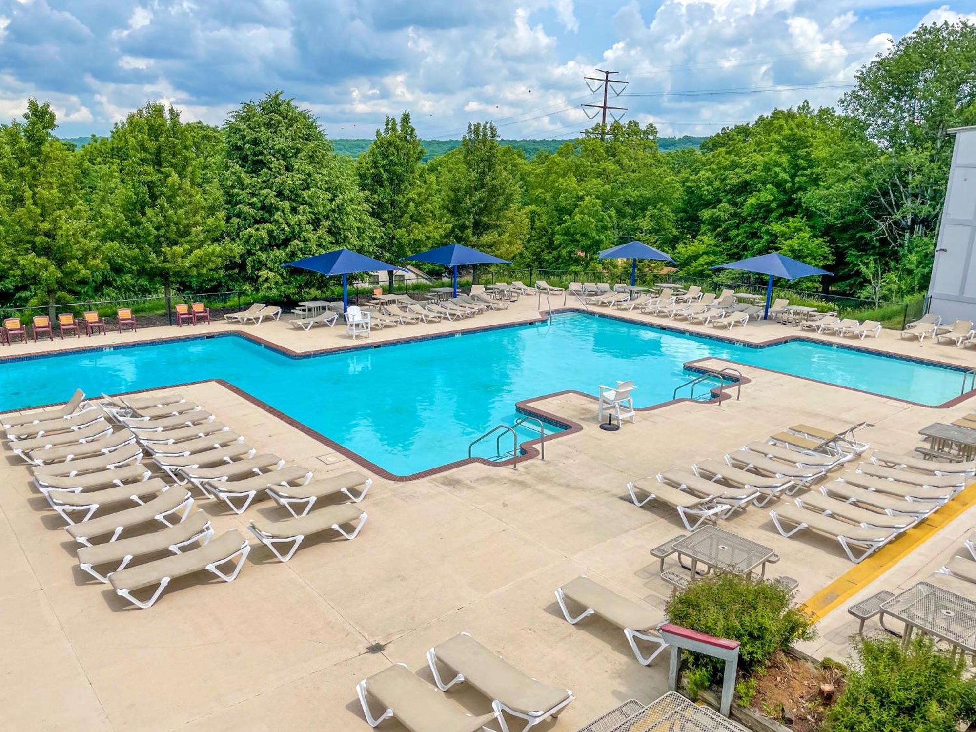 Premier Cozy Cabin - Free Amenities & Comm Indoor Pools ブッシュキル エクステリア 写真